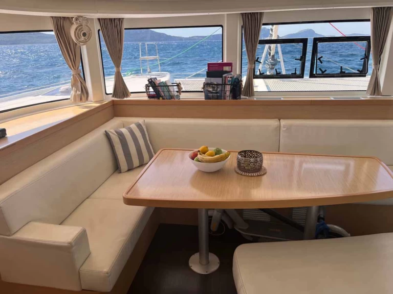 Verhuur Catamaran Lagoon met vaarbewijs