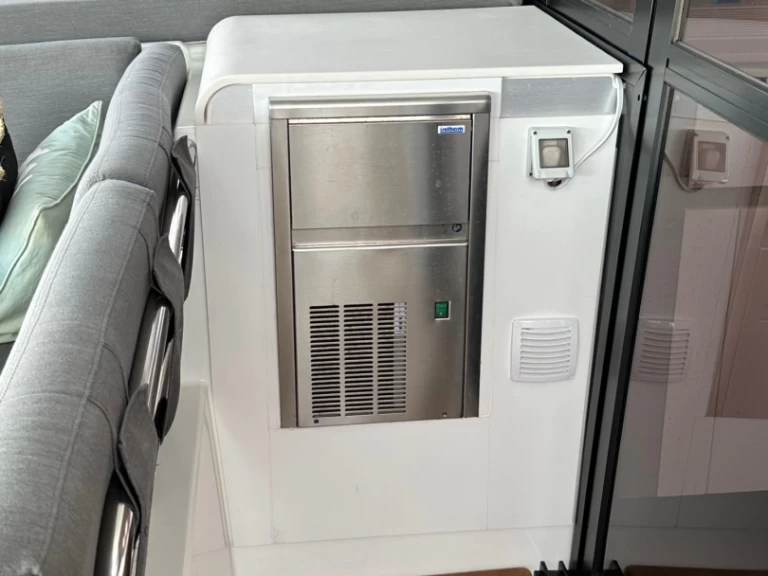 Verhuur Catamaran Fountaine Pajot met vaarbewijs