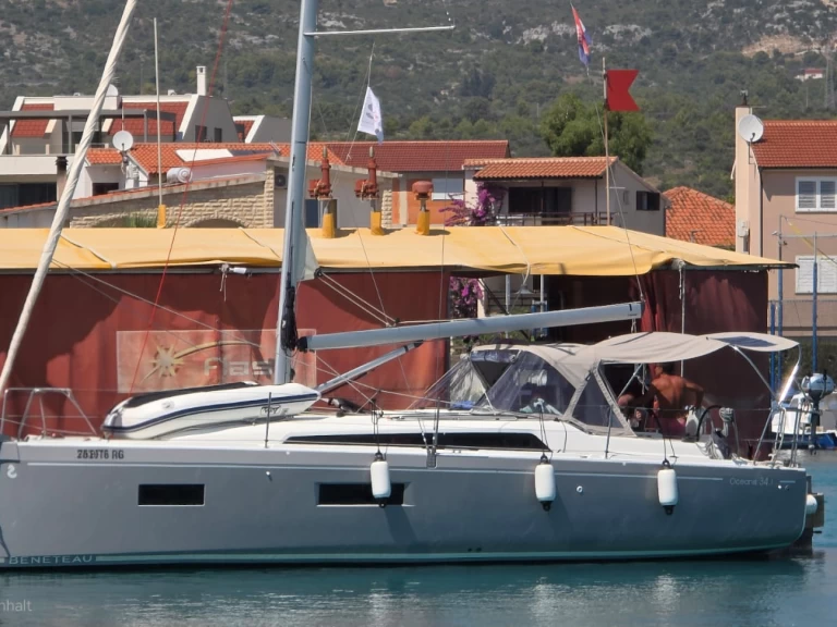 Bénéteau Oceanis 34.1 te huur van particulier of professional in Rogoznica
