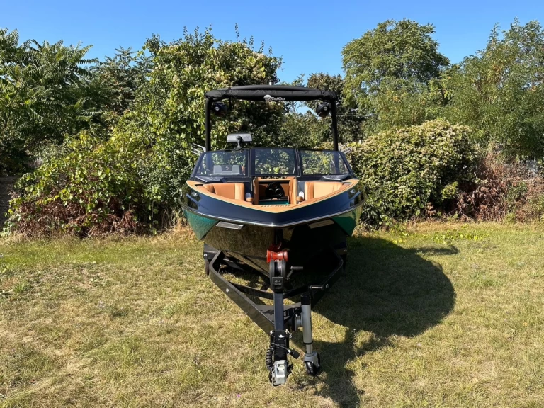 Huur Motorboot met of zonder schipper Malibu in Vienna