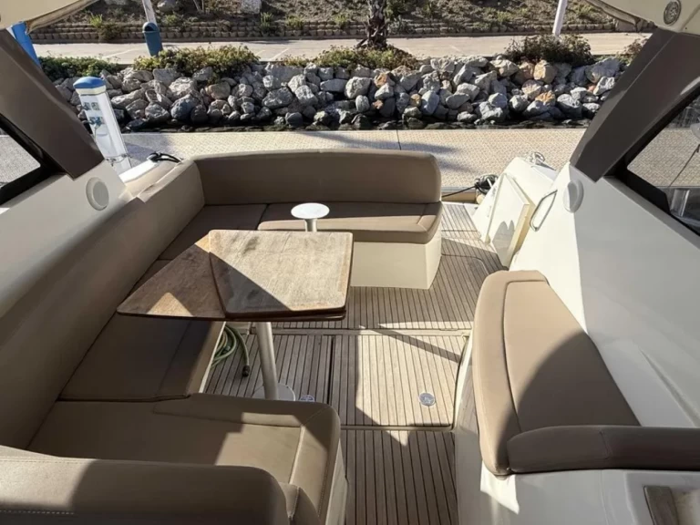 Huur Motorboot met of zonder schipper Jeanneau in Hyères