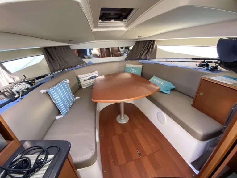 Verhuur Motorboot Jeanneau met vaarbewijs