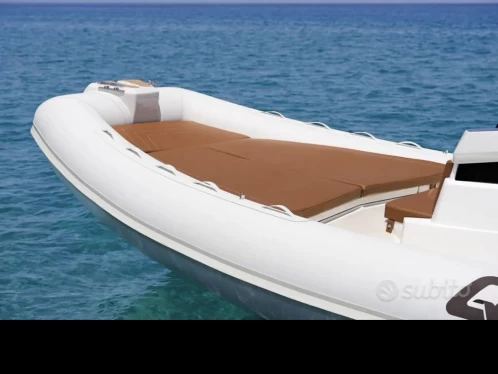 Huur een Qmax 26 Juniorboat  in Vulcano