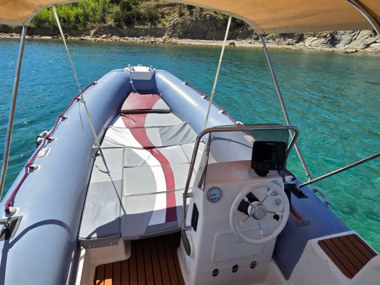 Huur een Novomar NM630 in Novalja