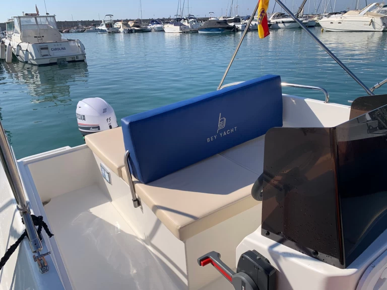 Motorboot te huur in Puerto Marina Benalmadena voor de beste prijs