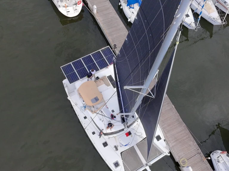 Verhuur Catamaran in Port-de-Bouc - Fountaine Pajot Helia 44