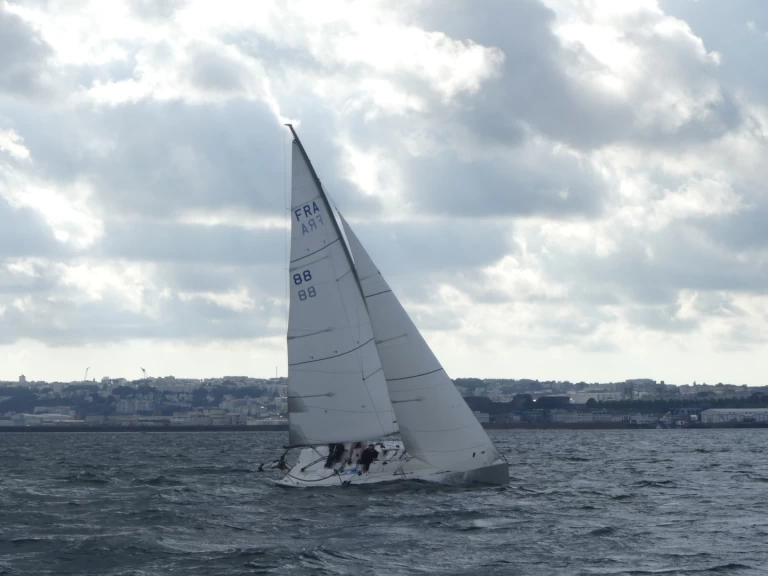 Huur een Bénéteau Beneteau 25 Platu in Brest