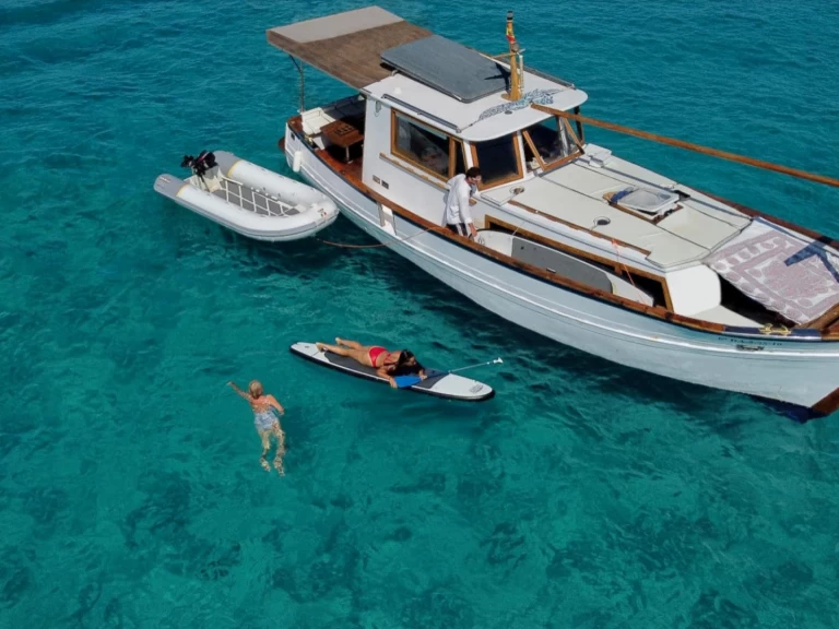 Verhuur Motorboot in La Savina - Madera Clásico Estilo Llaut