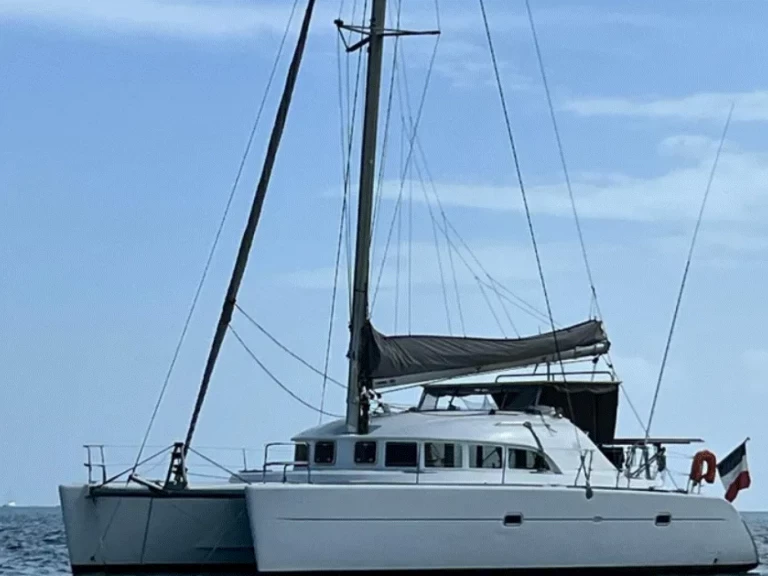 Verhuur Catamaran Lagoon met vaarbewijs
