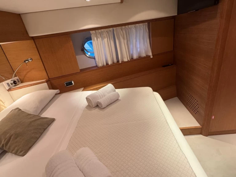 Verhuur Jacht Aicon met vaarbewijs