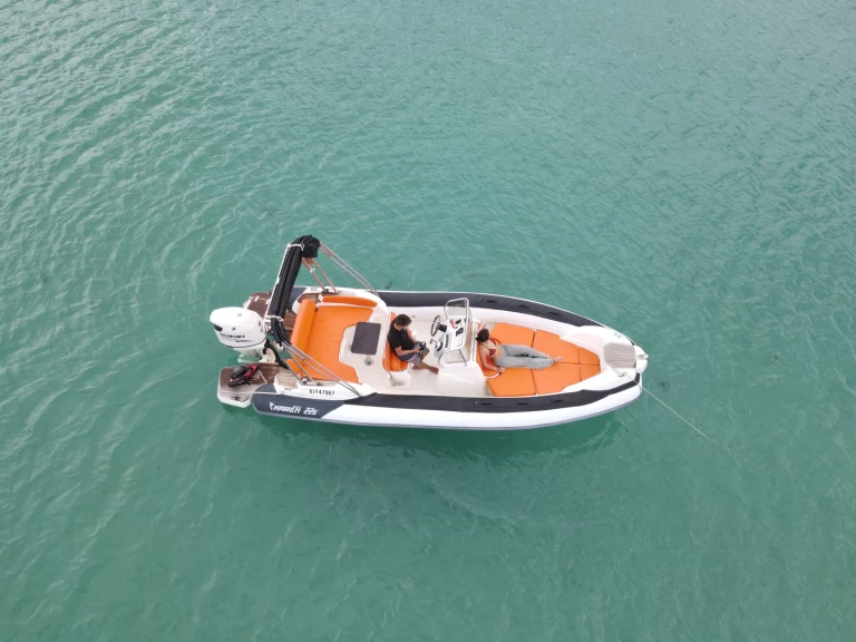 Marlin Boat Marlin Boat 226 FB te huur van particulier of professional in Porto-Vecchio