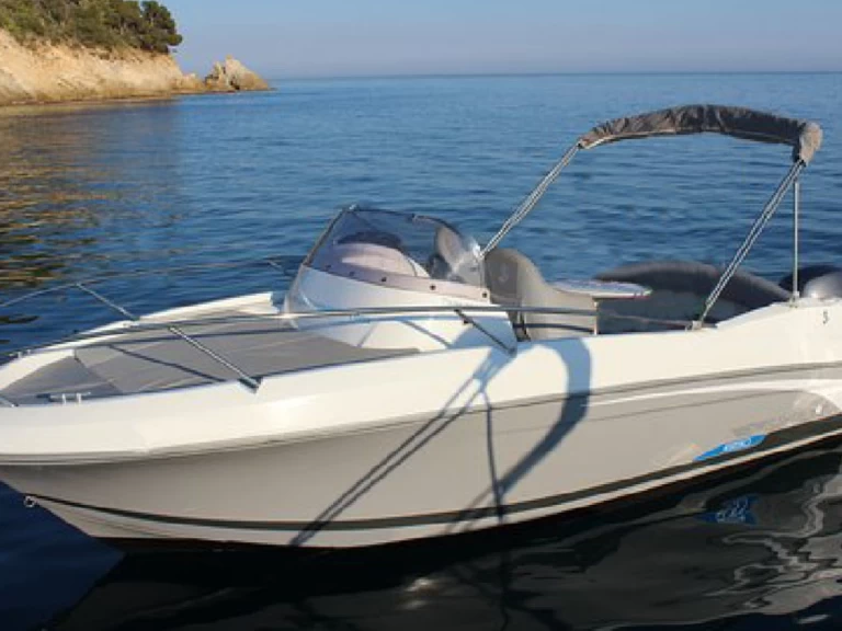 Huur Motorboot met of zonder schipper Bénéteau in Mandelieu-la-Napoule
