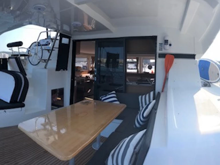 Verhuur Catamaran Lagoon met vaarbewijs