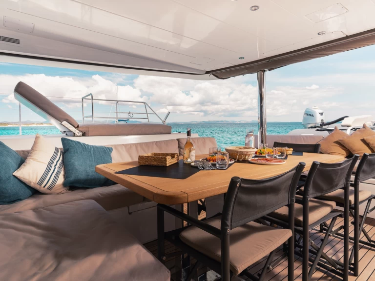 Verhuur Catamaran Lagoon met vaarbewijs