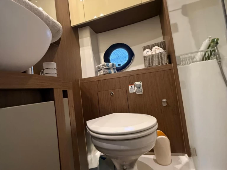 Verhuur Motorboot Bénéteau met vaarbewijs