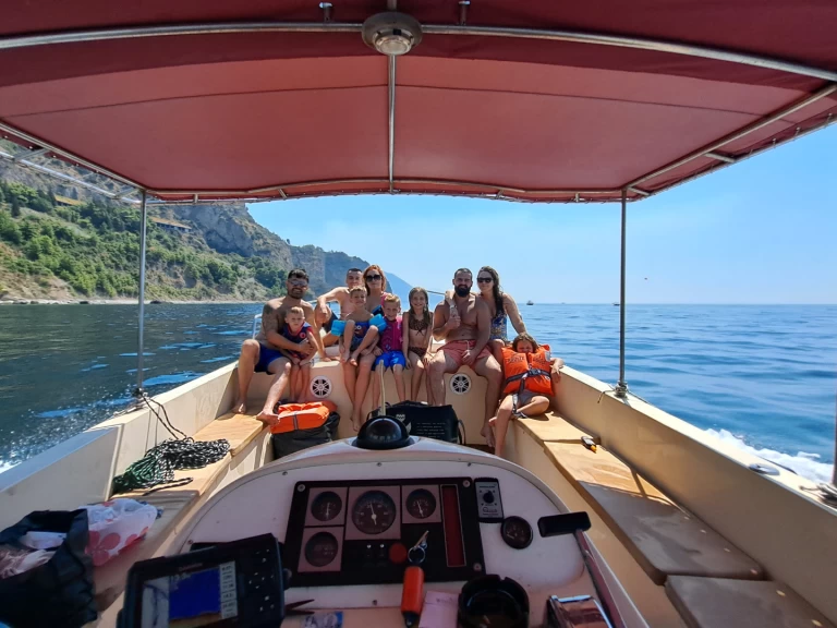 Motorboot te huur in Budva voor de beste prijs