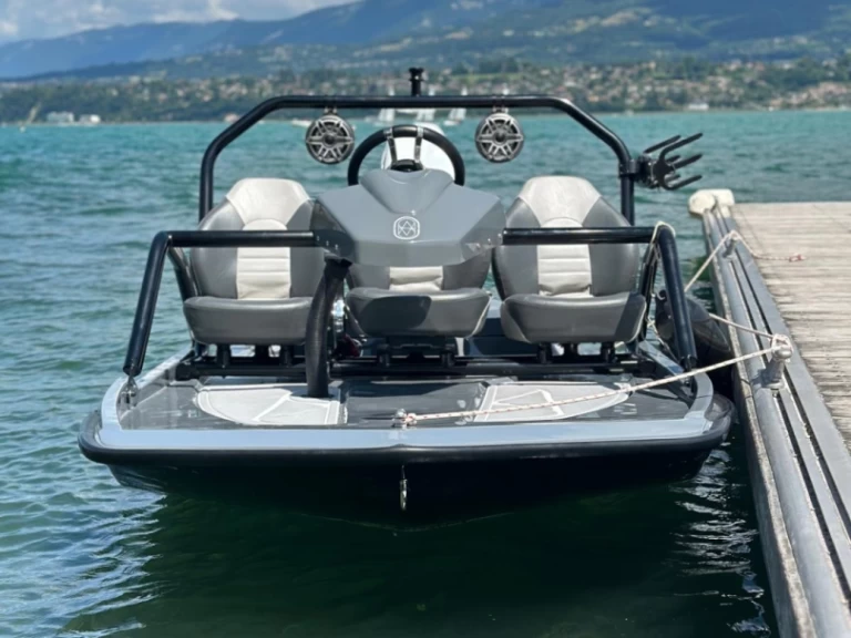 Motorboot te huur in Aix-les-Bains voor de beste prijs