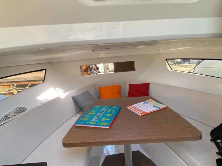 Verhuur Motorboot Jeanneau met vaarbewijs