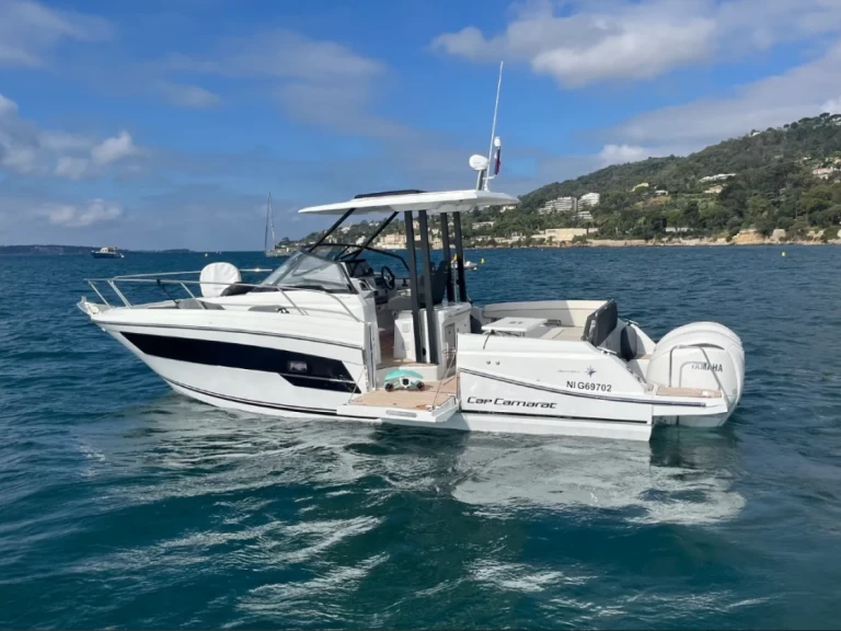 Huur een Jeanneau Cap Camarat 9.0 WA Série 2 in Golfe-Juan