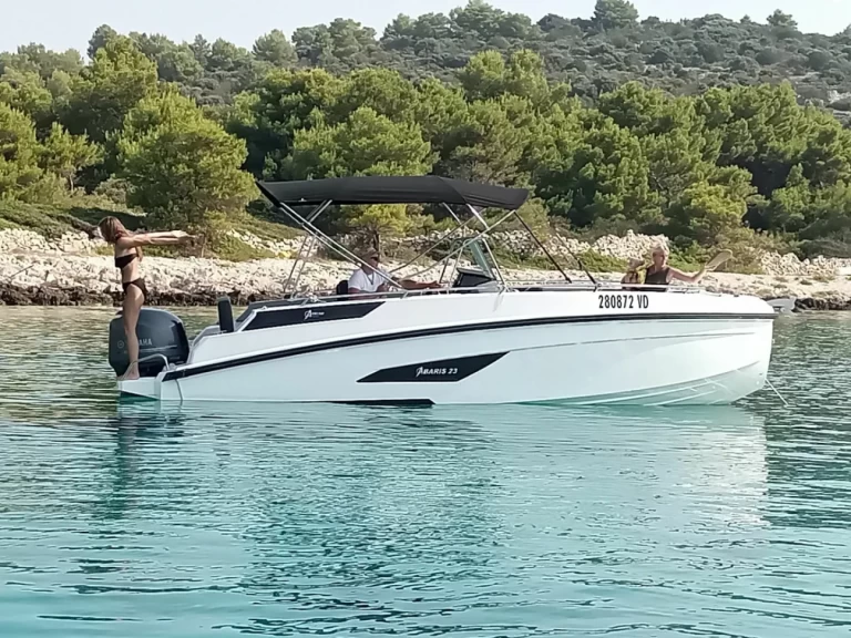 Huur een Arrow Arabis 23 Arrow Arabis 23 in Trogir