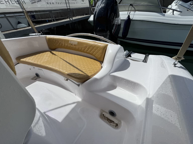 Verhuur Motorboot Ranieri met vaarbewijs