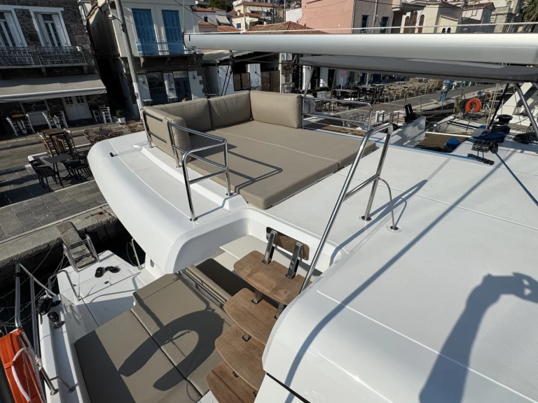 Bootverhuur Aventura Aventura 37 in Álimos via SamBoat