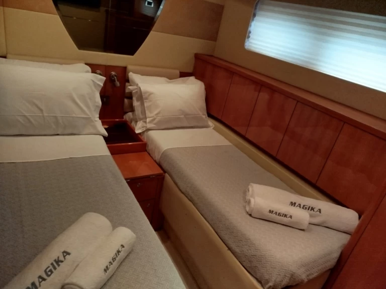 Bootverhuur Sealine Sealine T60 in Álimos via SamBoat