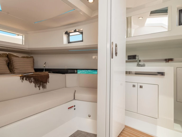 Huur een De Antonio d36 in Ibiza Town