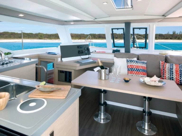 Verhuur Catamaran Fountaine Pajot met vaarbewijs