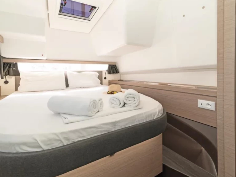 Catamaran te huur in Tivat voor de beste prijs