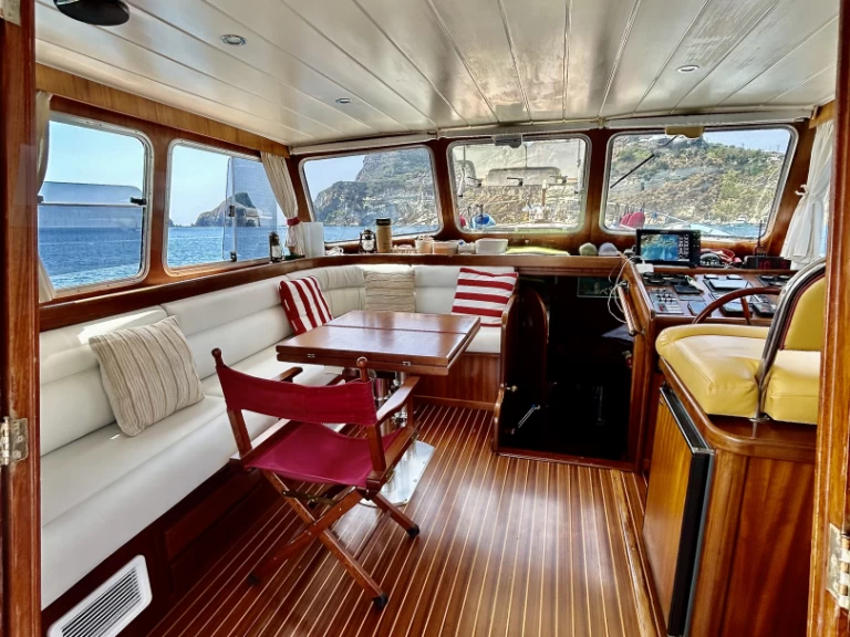 Verhuur Motorboot Menorquin-Yachts met vaarbewijs