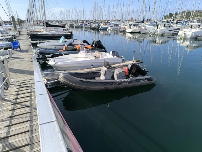 Verhuur RIB 3dtender met vaarbewijs