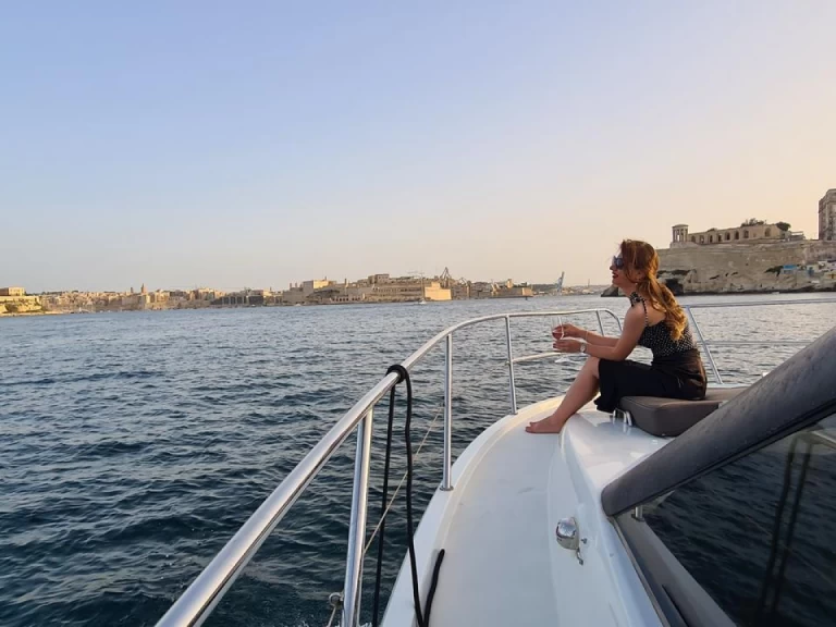 Verhuur Motorboot Jeanneau met vaarbewijs