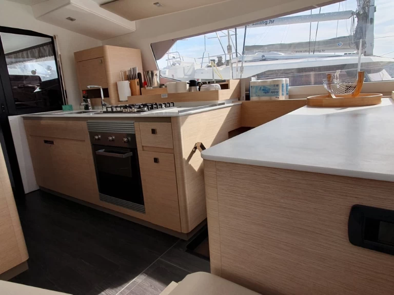 Fountaine Pajot Aura 51 te huur van particulier of professional in Seget Donji