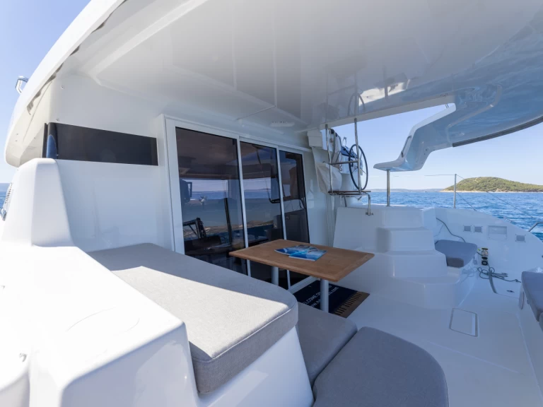 Huur een Lagoon Lagoon 38 in Rogoznica