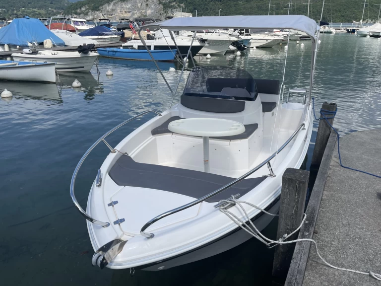 Huur een AM Yacht Titanium 460 in Sevrier