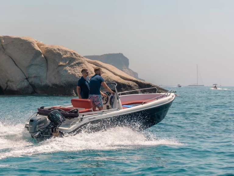 Motorboot te huur in Agía Kiriakí voor de beste prijs