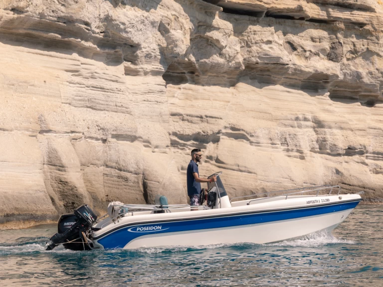 Bootverhuur Mílos goedkoop BLU WATER 185