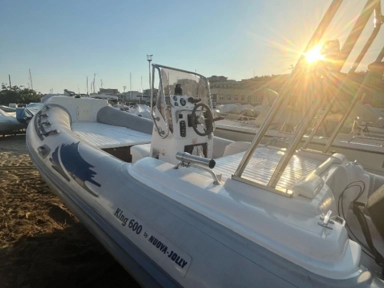Huur een Nuova Jolly King 600 in Anzio