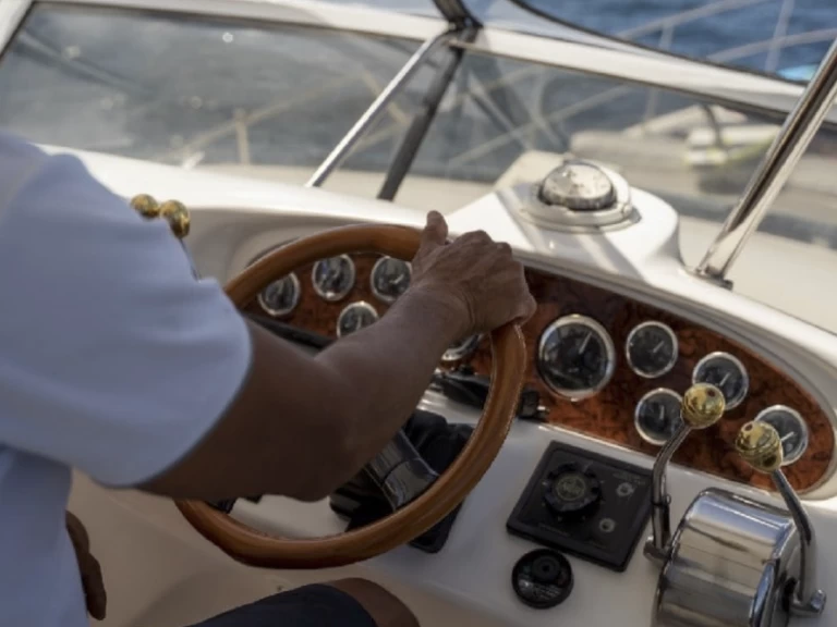 Bootverhuur Wereld goedkoop Sea Ray 400 Sedan Bridge