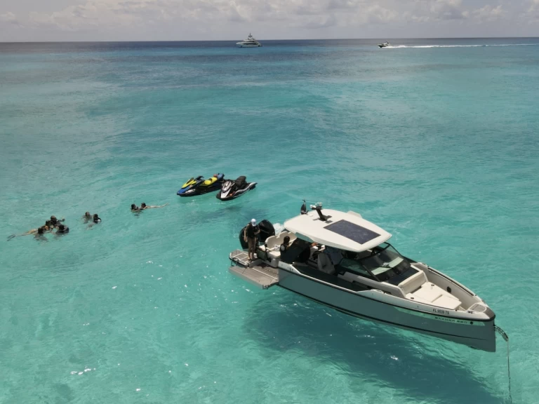 Bootverhuur Saxdor Saxdor 320 GTO in Miami via SamBoat