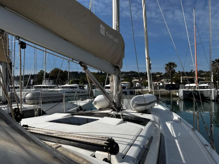 Huur een Dufour Dufour 390 GL in Gouviá