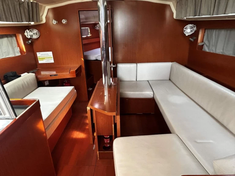 Bootverhuur Bénéteau Oceanis 41.1 in Gouviá via SamBoat