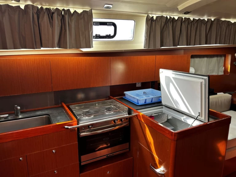 Huur Zeilboot met of zonder schipper Bénéteau in Gouviá