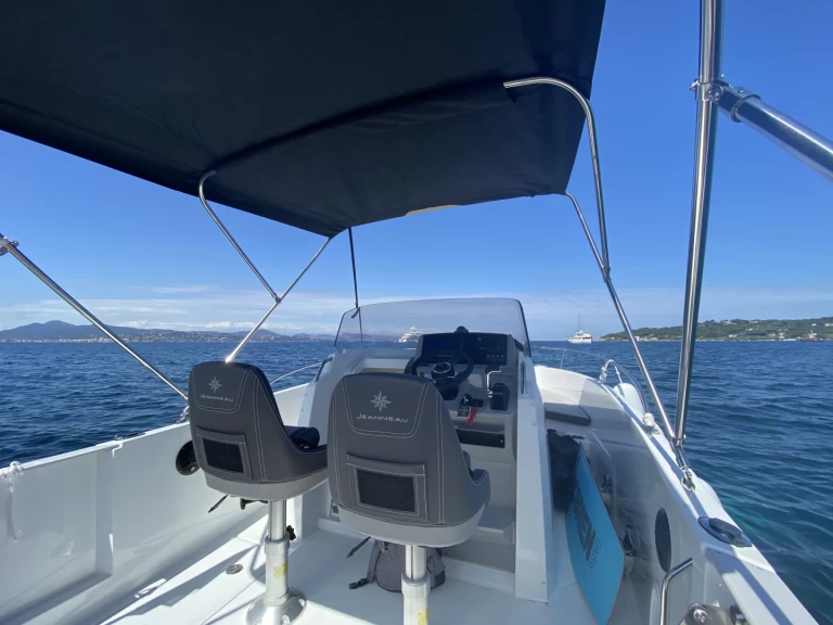 Motorboot te huur in Saint-Aygulf voor de beste prijs