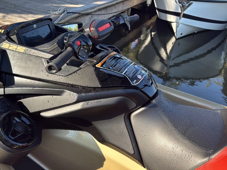 Bootverhuur Sea-Doo RXT-X RS 325 in Mandelieu-la-Napoule via SamBoat