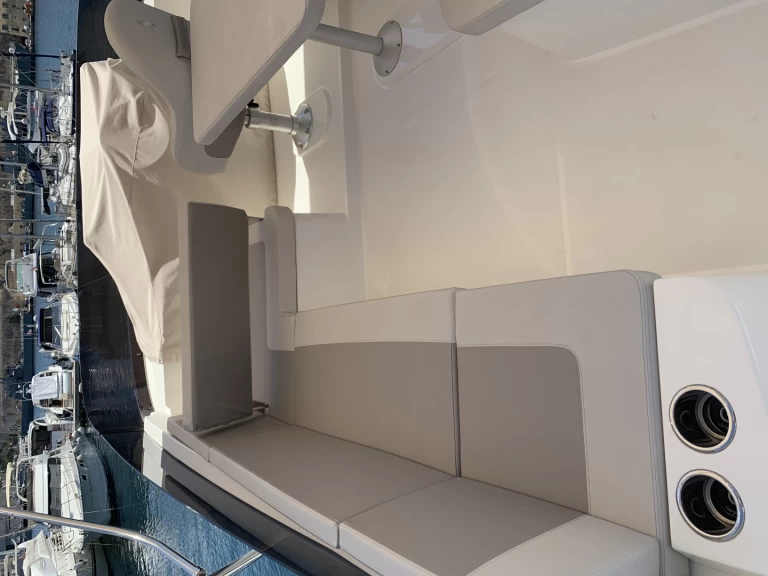 Verhuur Motorboot Bénéteau met vaarbewijs