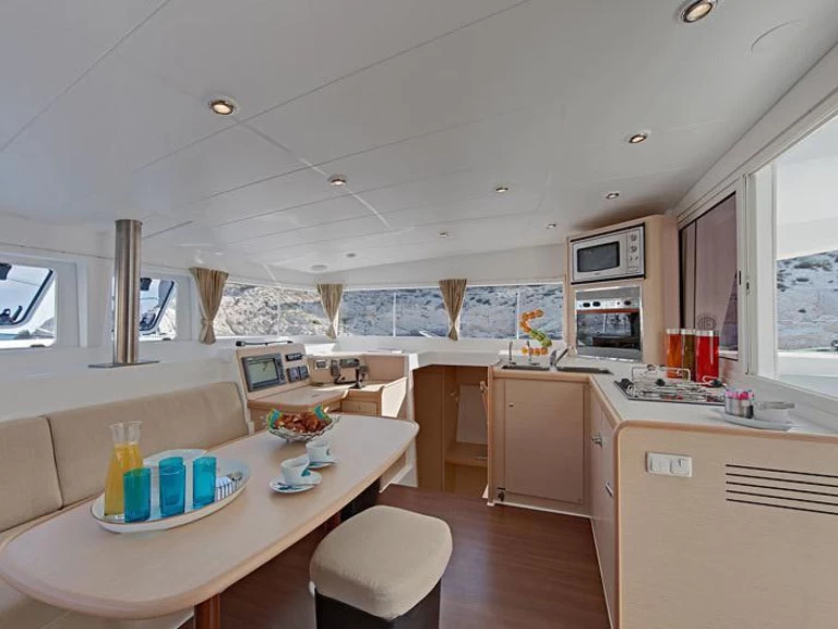 Huur Catamaran met of zonder schipper Lagoon in Es Jondal