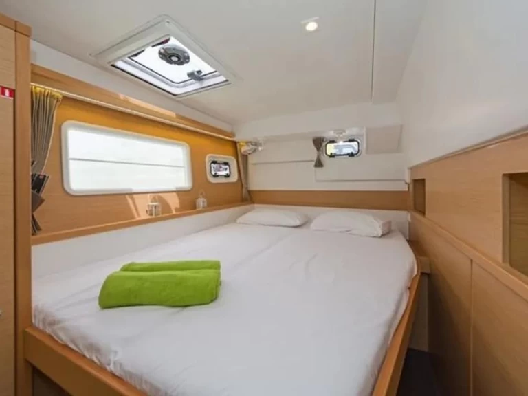 Verhuur Catamaran Lagoon met vaarbewijs