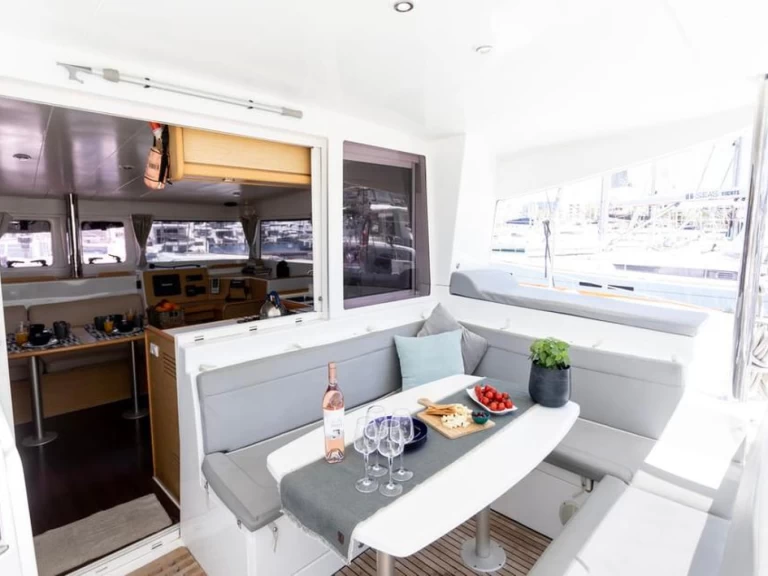 Bootverhuur Lagoon Lagoon 400 S2 in Sant Antoni de Portmany via SamBoat